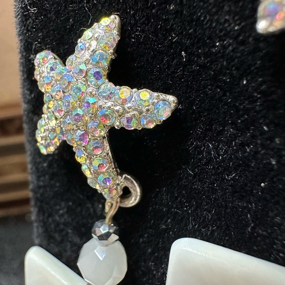 Crystal and mother of Pearl stud earrings - Picture 4 of 4